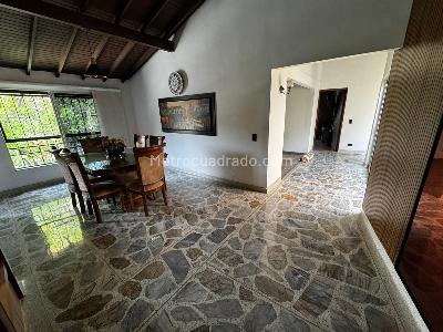 Casa de 4 alcobas en arriendo en Simon Bolivar Laureles, Medellín, 400 m² · foto 2 de 18