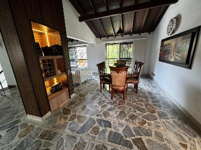Casa de 4 alcobas en arriendo en Simon Bolivar Laureles, Medellín, 400 m² · foto 3 de 18