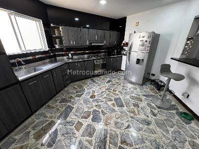 Casa de 4 alcobas en arriendo en Simon Bolivar Laureles, Medellín, 400 m² · foto 4 de 18