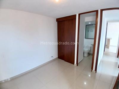 Apartamento de 3 alcobas en arriendo en Loma De Los Bernal, Medellín, 67 m² · foto 11 de 17