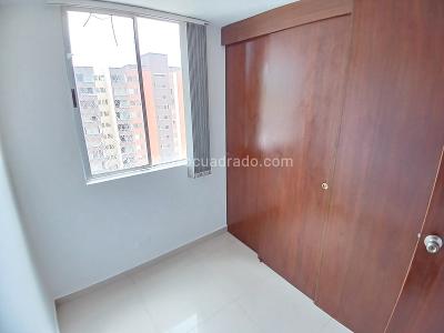 Apartamento de 3 alcobas en arriendo en Loma De Los Bernal, Medellín, 67 m² · foto 7 de 17