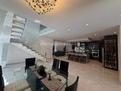 Casa de 5 alcobas en venta en Rionegro, Rionegro, 390 m² · foto 2 de 20