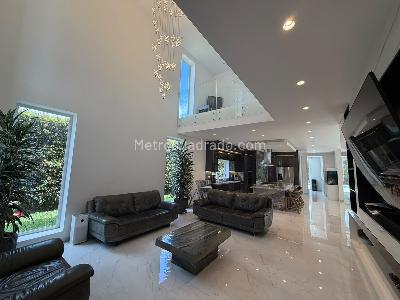Casa de 5 alcobas en venta en Rionegro, Rionegro, 390 m² · foto 6 de 20