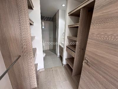 Apartamento en arriendo en Castropol, Medellín · foto 5 de 9