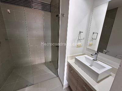 Apartamento en arriendo en Castropol, Medellín · foto 6 de 9