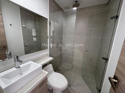 Apartamento en arriendo en Castropol, Medellín · foto 7 de 9