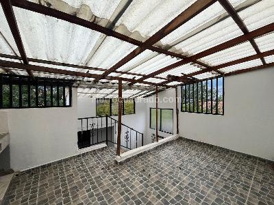 Casa de 4 alcobas en arriendo en Bello Horizonte, Medellín, 100 m² · foto 3 de 9