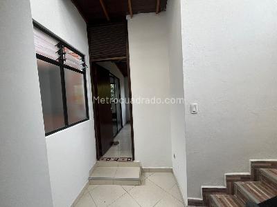 Casa de 4 alcobas en arriendo en Bello Horizonte, Medellín, 100 m² · foto 4 de 9