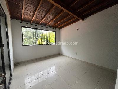 Casa de 4 alcobas en arriendo en Bello Horizonte, Medellín, 100 m² · foto 7 de 9