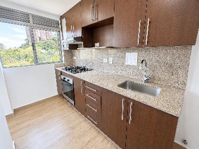 Apartamento de 2 alcobas en arriendo en Castropol, Medellín, 89 m² · foto 3 de 11