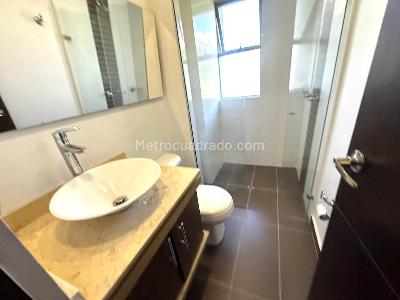 Apartamento de 2 alcobas en arriendo en Castropol, Medellín, 89 m² · foto 7 de 11