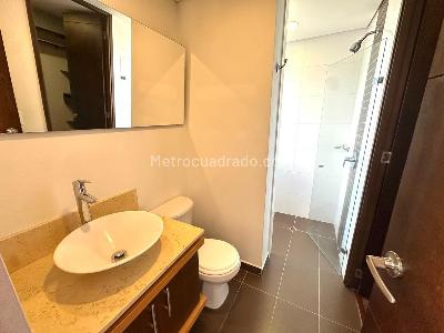 Apartamento de 2 alcobas en arriendo en Castropol, Medellín, 89 m² · foto 8 de 11