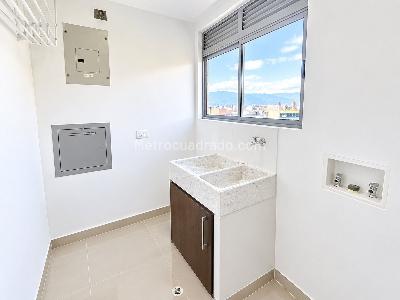 Apartamento de 2 alcobas en arriendo en Castropol, Medellín, 89 m² · foto 9 de 11