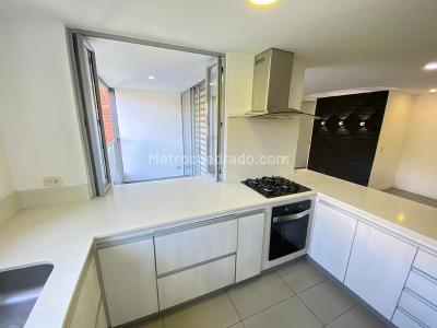 Apartamento de 3 alcobas en arriendo en Castropol, Medellín, 88 m² · foto 3 de 11