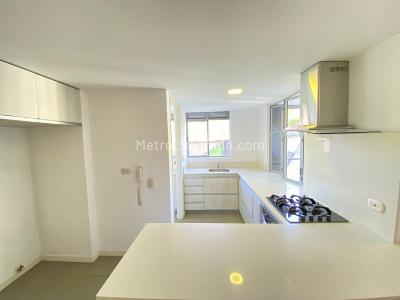 Apartamento de 3 alcobas en arriendo en Castropol, Medellín, 88 m² · foto 4 de 11