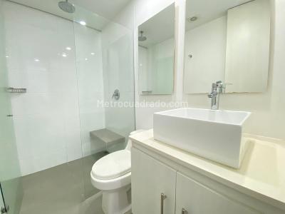 Apartamento de 3 alcobas en arriendo en Castropol, Medellín, 88 m² · foto 9 de 11