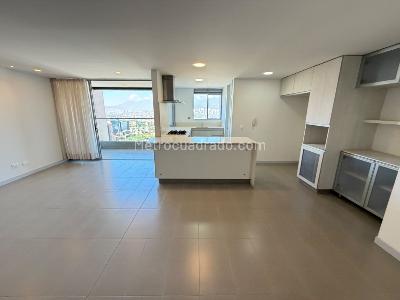 Apartamento en arriendo en Castropol, Medellín · foto 2 de 14