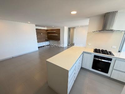 Apartamento en arriendo en Castropol, Medellín · foto 3 de 14