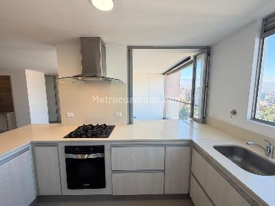 Apartamento en arriendo en Castropol, Medellín · foto 4 de 14
