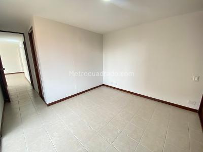 Apartamento de 2 alcobas en arriendo en Patio Bonito, Medellín, 82 m² · foto 10 de 15