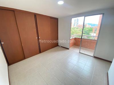 Apartamento de 2 alcobas en arriendo en Patio Bonito, Medellín, 82 m² · foto 11 de 15