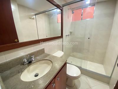 Apartamento de 2 alcobas en arriendo en Patio Bonito, Medellín, 82 m² · foto 13 de 15