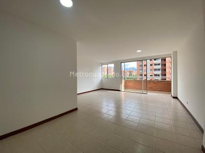 Apartamento de 2 alcobas en arriendo en Patio Bonito, Medellín, 82 m² · foto 2 de 15
