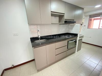 Apartamento de 2 alcobas en arriendo en Patio Bonito, Medellín, 82 m² · foto 4 de 15