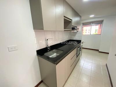 Apartamento de 2 alcobas en arriendo en Patio Bonito, Medellín, 82 m² · foto 5 de 15