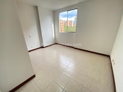 Apartamento de 2 alcobas en arriendo en Patio Bonito, Medellín, 82 m² · foto 7 de 15