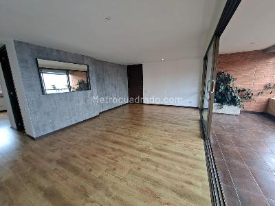 Apartamento de 2 alcobas en arriendo en El Poblado, Medellín, 130 m² · foto 2 de 14