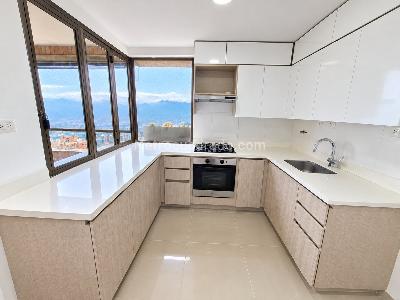 Apartamento de 2 alcobas en arriendo en El Poblado, Medellín, 130 m² · foto 3 de 14