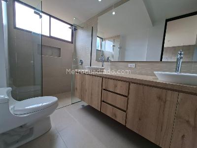 Apartamento de 2 alcobas en arriendo en El Poblado, Medellín, 130 m² · foto 11 de 14