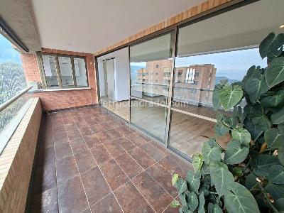 Apartamento de 2 alcobas en arriendo en El Poblado, Medellín, 130 m² · foto 12 de 14