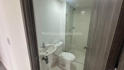 Apartamento de 2 alcobas en arriendo en Bello, Bello, 52 m² · foto 8 de 11