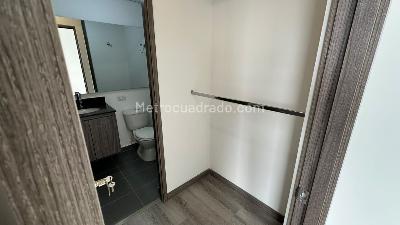 Apartamento de 3 alcobas en arriendo en El Poblado, Medellín, 78 m² · foto 11 de 17