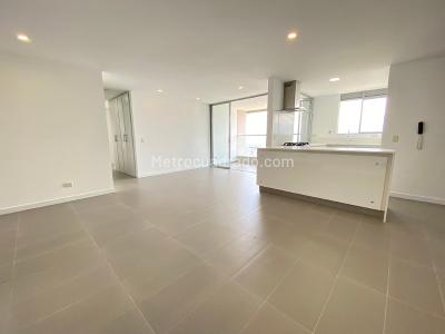 Apartamento de 3 alcobas en arriendo en Castropol, Medellín, 110 m² · foto 2 de 18