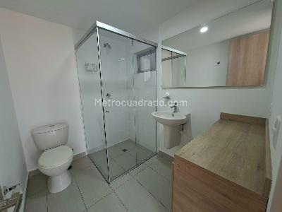 Apartamento de 2 alcobas en arriendo en El Poblado, Medellín, 102 m² · foto 8 de 11