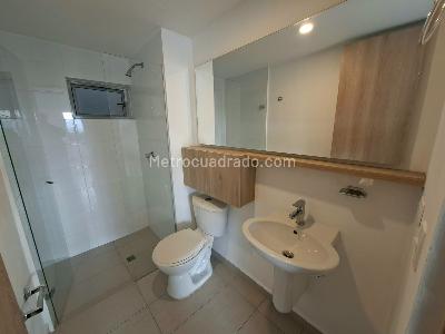 Apartamento de 2 alcobas en arriendo en El Poblado, Medellín, 102 m² · foto 9 de 11