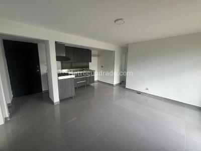 Apartamento de 2 alcobas en arriendo en La Candelaria, Medellín, 68 m² · foto 2 de 11