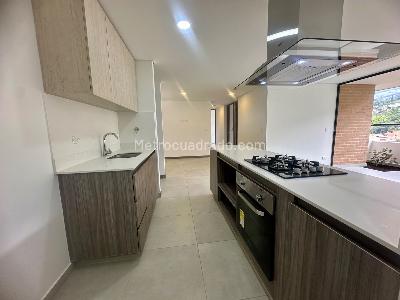 Apartamento de 3 alcobas en arriendo en Camino Verde, Envigado, 85 m² · foto 4 de 19