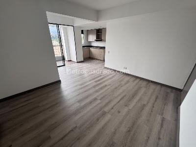 Apartamento de 3 alcobas en arriendo en Las Lomas, Medellín, 78 m² · foto 2 de 13