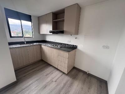 Apartamento de 3 alcobas en arriendo en Las Lomas, Medellín, 78 m² · foto 3 de 13