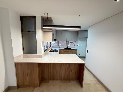 Apartamento de 3 alcobas en arriendo en El Poblado, Medellín, 140 m² · foto 5 de 15