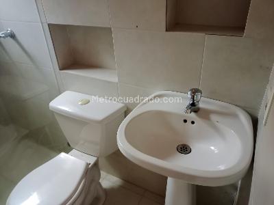 Casa de 4 alcobas en arriendo en Laureles, Medellín, 270 m² · foto 11 de 13