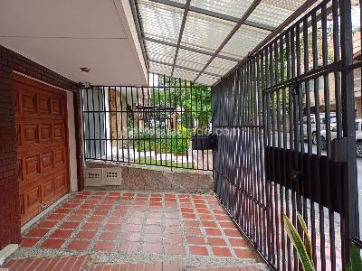 Casa de 4 alcobas en arriendo en Laureles, Medellín, 270 m² · foto 12 de 13