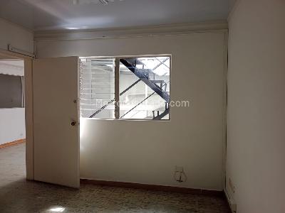 Casa de 4 alcobas en arriendo en Laureles, Medellín, 270 m² · foto 2 de 13