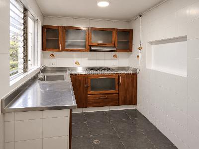 Casa de 4 alcobas en arriendo en Laureles, Medellín, 270 m² · foto 5 de 13