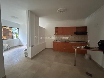 Casa de 3 alcobas en arriendo en Los Pinos, Medellín, 75 m² · foto 2 de 7