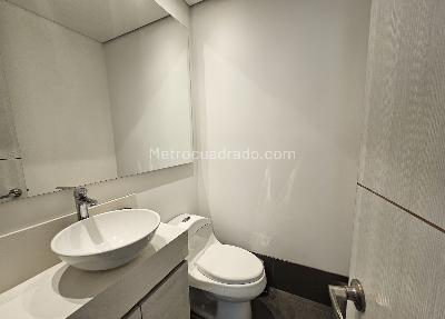 Apartaestudio en arriendo en El Poblado, Medellín, 65 m² · foto 4 de 7